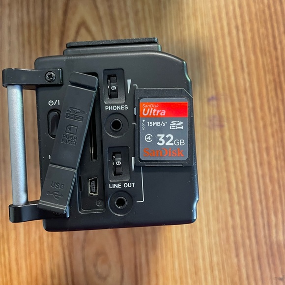 Tascam DR-60DmkII 4-Channel Portable Recorder with 8GB Memory Card, - Picture 7 of 8